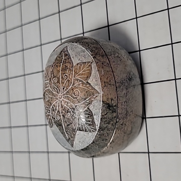 Soap Stone Jewelry Box/Container,  Shelf-sitter gently pre-loved from Nicaragua - Picture 1 of 10